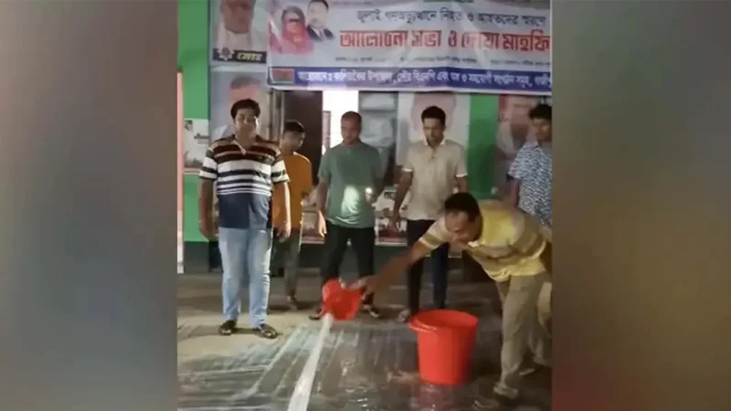 দলীয় কার্যালয় দুধ দিয়ে ধোয়ার ঘটনায় ২ ছাত্রদল নেতাকে শোকজ